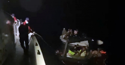 26 DÜZENSİZ GÖÇMEN KURTARILDI 