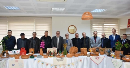 YAŞLILAR HÜNERLERİNİ SERGİLEDİ