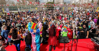 BAYRAKLILI ÇOCUKLAR ŞENLİKTE BULUŞTU