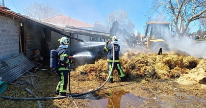 BESİHANEDE ÇIKAN YANGIN PANİĞE YOL AÇTI