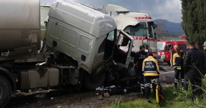 BULDAN’DA İKİ TIR ÇARPIŞTI 1 KİŞİ YARALANDI