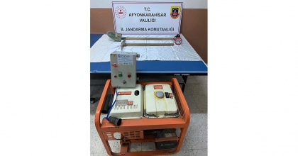 DEFİNE İÇİN KAÇAK KAZIYA BAŞLAYAMADAN JANDARMAYA YAKALANDILAR