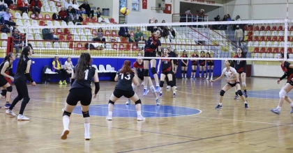 DENİZLİ'DE VOLEYBOLDA YARI FİNAL HEYECANI