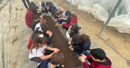 EFES TARLASI YAŞAM KÖYÜ ÇOCUKLARI TOPRAKLA BULUŞTURUYOR  