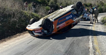 EGE RALLİSİ'NİN İKİNCİ GÜNÜNDE ÜNLÜ PİLOT KAZA YAPTI