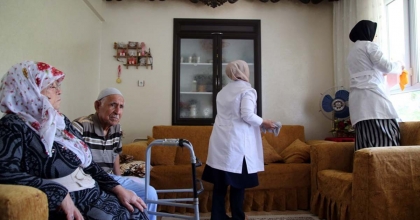 EVDE BAKIMDAN 140 BİN KİŞİ YARARLANIYOR