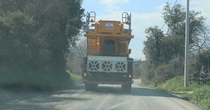 İŞ MAKİNELERİNİ SÖKÜYORLAR