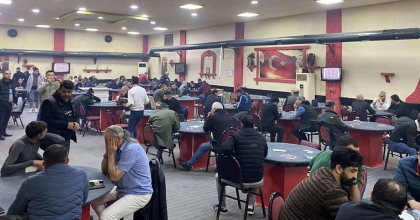 İZMİR'DE KUMAR BASKINI: 83 KİŞİ YAKALANDI