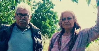 İZMİR’DEKİ FECİ KAZADA EVLİ ÇİFT ÖLDÜ, 3 KİŞİ DE YARALANDI  