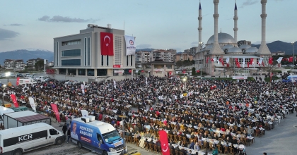 KARAHASANLI’DAKİ İFTARA 10 BİN KİŞİ KATILDI