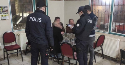 MANİSA’DA KUMAR OYNANAN İŞ YERİNE EMNİYET BASKINI