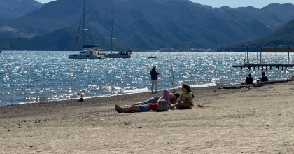 MARMARİSLİLER BAHARIN KEYFİNİ ÇIKARIYOR