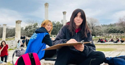 MUĞLA’DA GENÇLER ANTİK KENT STRATONEKİA’YI RESMETTİ  