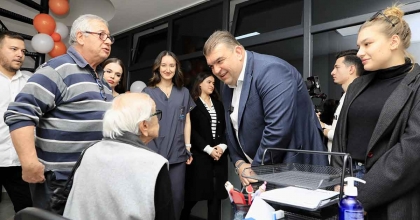 SEFERİHİSAR’DA EMEKLİLERİN HESABINA 2 BİN TL YATIRILDI