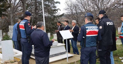 ŞEHİT KİREZ ŞEHADETİNİN 20. YILINDA MEZARI BAŞINDA ANILDI  