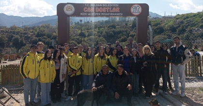 ÜNİVERSİTELİ GENÇLER, CAN DOSTLARI ZİYARET ETTİ