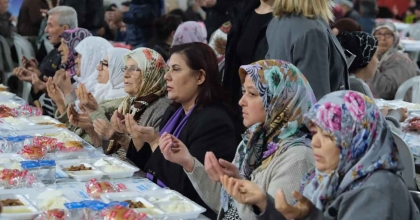 YAKLAŞIK 670 KİŞİNİN YAŞADIĞI KÖYDE 500 KİŞİ AYNI SOFRADA BULUŞTU  