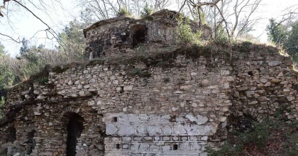 ZİRVEYE GİZLENMİŞ 900 YILLIK MANASTIR, DOĞASEVERLERİN ROTASINA GİRMEYE DEVAM EDİYOR