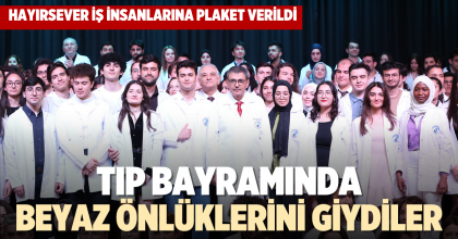 TIP BAYRAMINDA BEYAZ ÖNLÜKLERİNİ GİYDİLER