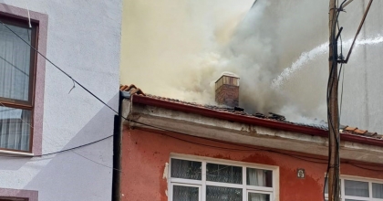 GEDİZ’DE EV YANGINI   