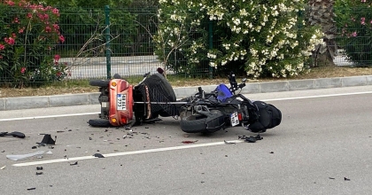 MOTOSİKLET VE MOPET ÇARPIŞTI: 1 ÖLÜ   