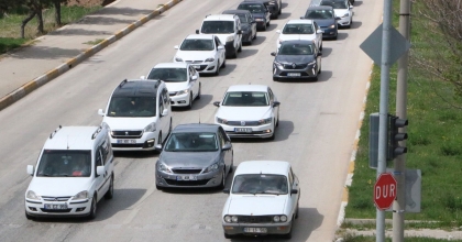 AFYONKARAHİSAR’DA KARAYOLLARINDA YOĞUNLUK YAŞANMAYA BAŞLANDI  