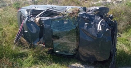  KARŞI ŞERİDE GEÇEN OTOMOBİL TAKLA ATTI: 1 ÖLÜ, 1 AĞIR YARALI  