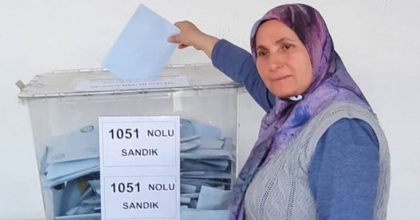 ALAŞEHİR’İN İLK KADIN MUHTARI EMİNE DÖNERTAŞ OLDU