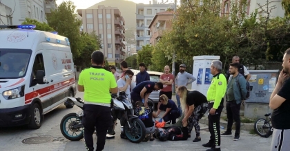MOTOSİKLET YAYAYA ÇARPTI