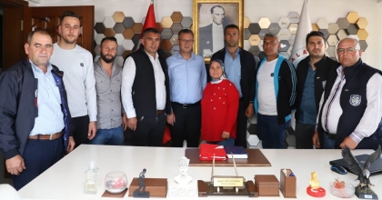 ALAŞEHİR'İN İLK KADIN MUHTARI GÖREVE BAŞLADI 