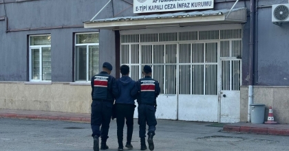 HIRSIZLIK YAPIP CEZAEVİNDEN FİRAR EDEN ŞAHSI JANDARMA YAKALADI   