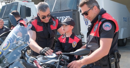 HAYALİ POLİSLİK OLAN ÖZEL ÇOCUKLARA POLİS ABİLERİNDEN ZİYARET