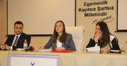 MANİSA'NIN İLK KADIN BELEDİYE BAŞKANI DURBAY İLK MECLİSİNİ YÖNETTİ 