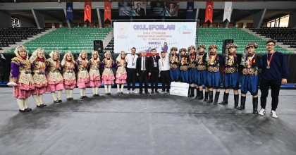 HALK OYUNLARI ŞÖLENİ DENİZLİ'DE BAŞLADI 