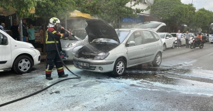 LPG'Lİ OTOMOBİL ALEV ALDI FACİAYI İTFAİYE ÖNLEDİ