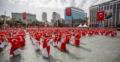 İZMİR'DE 23 NİSAN'DA TOPLU ULAŞIM ÜCRETSİZ   