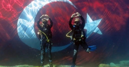 DALGIÇLAR 23 NİSAN ÇOCUK BAYRAMINI SU ALTINDA KUTLADI   