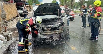 SEYİR HALİNDEYKEN YANAN OTOMOBİL KULLANILAMAZ HALE GELDİ   