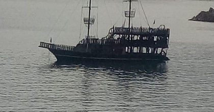 MARMARİS’TE AÇIKTA DEMİRLEYEN GEZİ TEKNESİ BATTI   