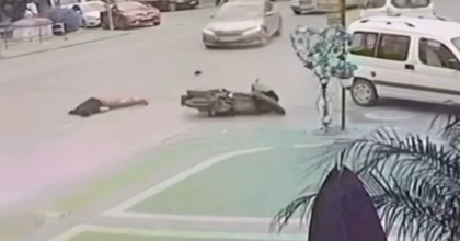 MOTOSİKLET SÜRÜCÜSÜ ÖLÜMDEN DÖNDÜ