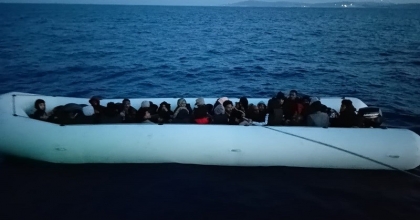 İZMİR AÇIKLARINDA 34 DÜZENSİZ GÖÇMEN YAKALANDI   