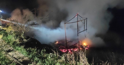 BARAKADA ÇIKAN YANGINDA 2 KÖPEĞİ İLE BİRLİKTE CAN VERDİ