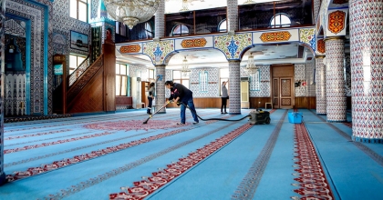BAYRAKLI’DA CAMİLER BAYRAMA HAZIR  