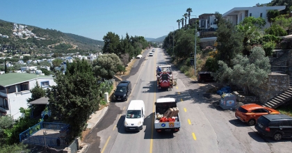 BÜYÜKŞEHİR BODRUM’UN YOLLARINI GÜVENLİ HALE GETİRİYOR  