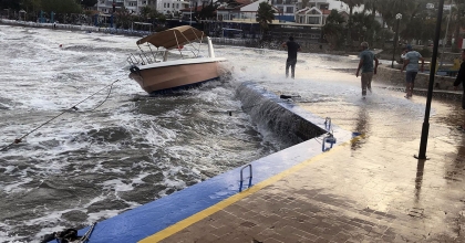 DATÇA’DA TEKNELER BÜYÜK TEHLİKE ATLATTI  