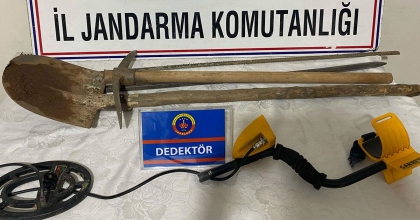 DEFİNECİLER SUÇÜSTÜ YAKALANDI