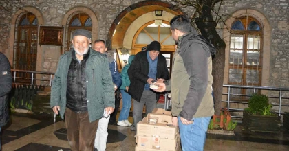 EMET’TE HALKA FİDAN DAĞITIMI VE HELVA İKRAMI  