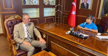 FETHİYE KAYMAKAMI ERTAŞ, MAKAMINI ÇOCUKLARA BIRAKTI 