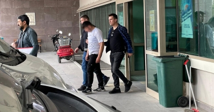 GİRDİĞİ EVDEN 100 BİN TL’LİK ALTIN ÇALDI