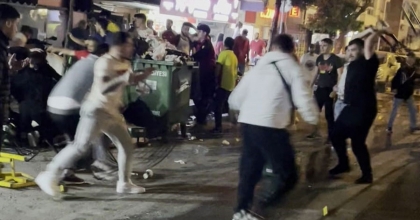 GÖZTEPELİ TARAFTARLAR İLE ESNAFIN KAVGASINDA SANDALYELER HAVADA UÇUŞTU  